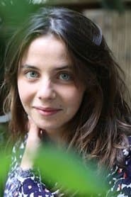 Éva Lallier dans le rôle de Alice