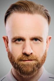 David Dobson dans le rôle de George Williams