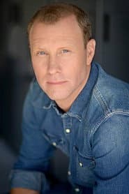 Ryan O'Quinn dans le rôle de Lance Mahoney