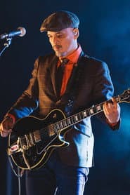 Joey Santiago dans le rôle de Joey Santiago