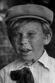 Donald Haines dans le rôle de Skinny, red-haired kid