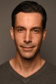 Dusan Dukic dans le rôle de Brad Thompson