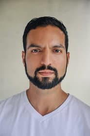 Francisco Lopez dans le rôle de Toastie Truck Owner