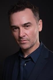 Shaun Smyth في دور Dr. Boone