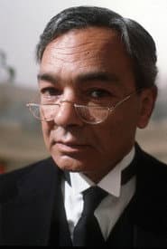 Rashid Karapiet في دور Mr Nahan