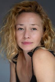 Ellie Piercy في دور Shir Shapiro