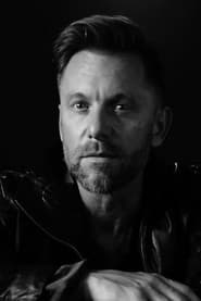 Lee Whittaker dans le rôle de Lucas