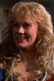 Maggie Tarver dans le rôle de Motherly Fighter