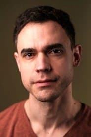Simon Haines dans le rôle de Bezalel Sherman