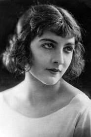 Queenie Thomas dans le rôle de The Woman