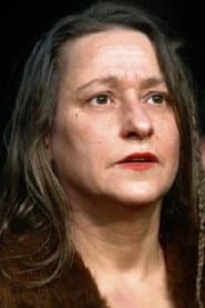 Simone Frost dans le rôle de Magda