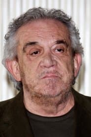 Gianni Cavina في دور Gravedigger