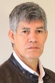 Jorge Román as Buscador de Oro