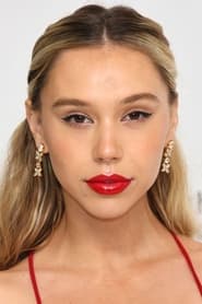 Alexis Ren في دور Lexus