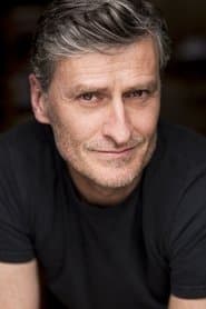 Peter Feeney dans le rôle de John