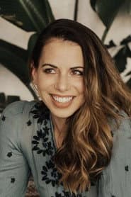 Laura Bailey dans le rôle de Black Widow / Little Girl / Sister (voice)