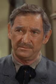 Ken Mayer dans le rôle de Mr. John
