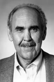 Cliff Osmond dans le rôle de Police Sergeant