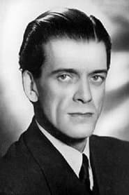 Bill Owen في دور Corporal Bill Copping
