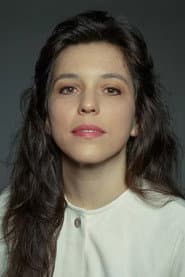 Sara Antunes dans le rôle de Flora