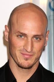 Dylan Kenin dans le rôle de Randall