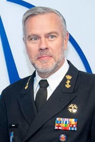 Rob Bauer في دور Self : Amiral & Président du comité militaire de L’OTAN (2021-2025)