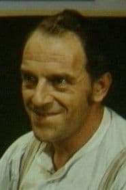 Frithjof Klausen في دور Dr Schreier