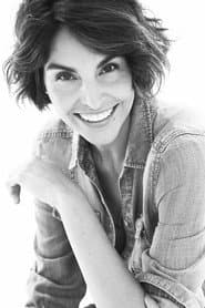 Paula Miranda في دور Mia Hill