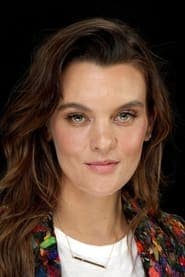 Frankie Shaw as Amber