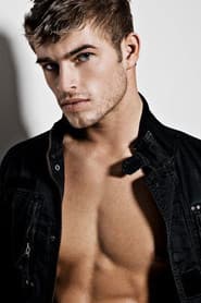 Tyler Bachtel dans le rôle de Toby