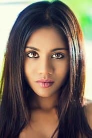 Kamantha Naidoo dans le rôle de Anika Loreto