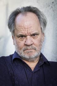 Ritchie Montgomery dans le rôle de T J