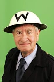 Bill Pertwee في دور A.R.P. Warden Hodges