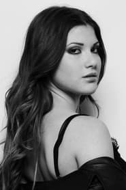 Julia Honrado dans le rôle de Carolina