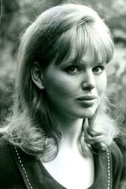 Patricia Brake dans le rôle de Julie