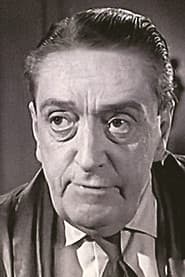 Gage Clarke في دور Belknap / Harry Britten