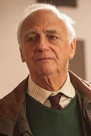 Roy Hudd dans le rôle de Mr. Sewell