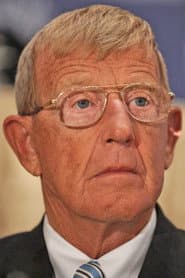 Lou Holtz dans le rôle de Self - Interviewee