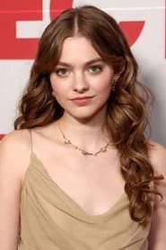 Isabel Myers في دور Chloe Halstead
