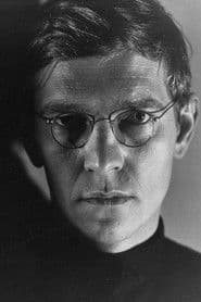 Tom Courtenay dans le rôle de The Major