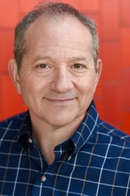 Jonathan Fishman dans le rôle de Lee