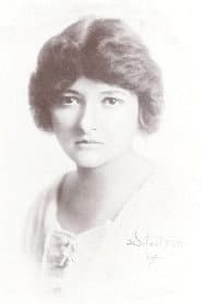 Vera Sisson dans le rôle de The Girl in the Case