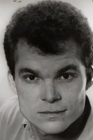 Red Mitchell dans le rôle de Mike Daley