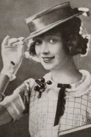 Esther Howard في دور Mrs. Kraft