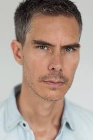 Christian Sloan dans le rôle de Brad