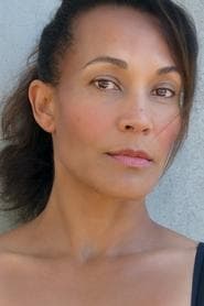 Rachel Luttrell dans le rôle de Terrified Woman in Snow