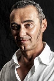 Giuseppe Giacobazzi في دور Andrea