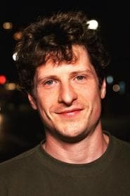 Michael Rowland dans le rôle de Finn