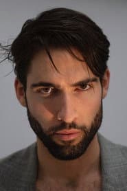Victor Iván dans le rôle de Journalist