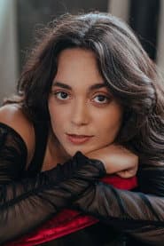 Jade Mascarenhas dans le rôle de Garota